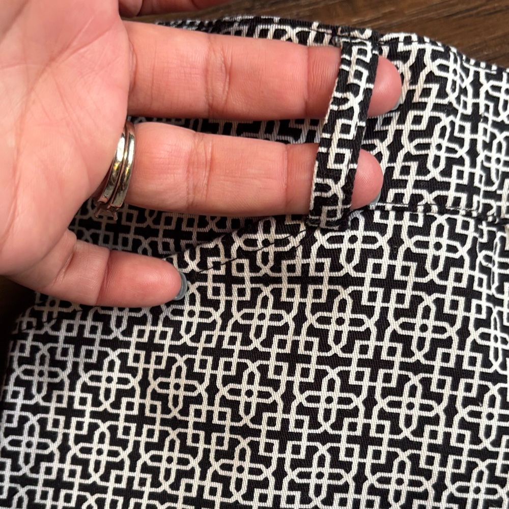 Counterparts Stretch Black and White Patterned Cropped Pants - Picture 4 of 11